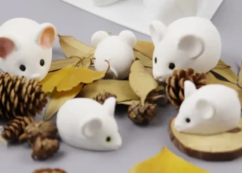 Create Stunning Mousse Cakes Easily with This Versatile Silicone Baking Mold